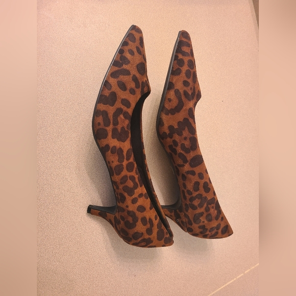 Torrid Leopard Print Kitten Heels Size 12W - Picture 2 of 2